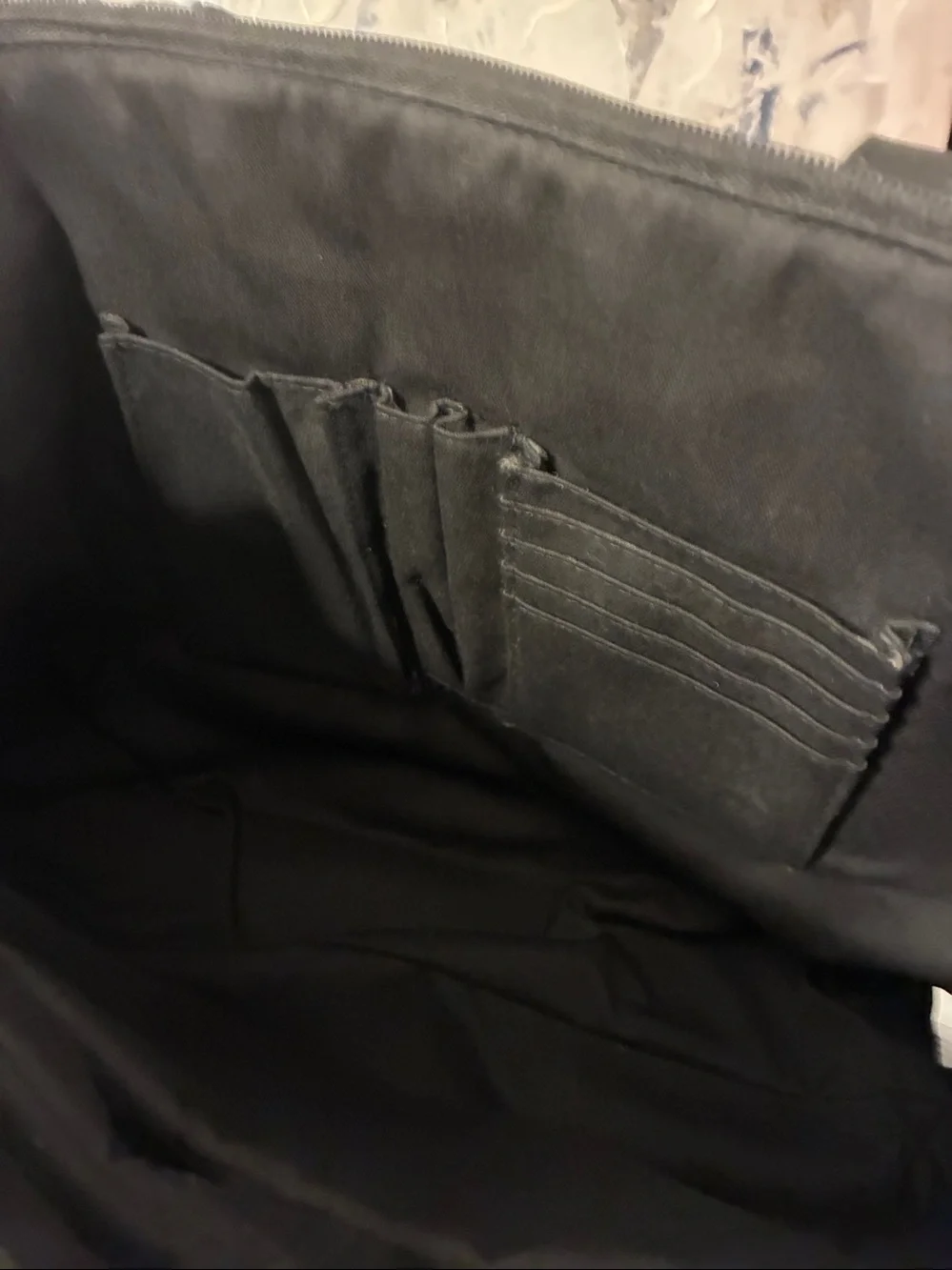 EUC Kenneth Cole Reaction Black Smooth Leather Shoulder Tote